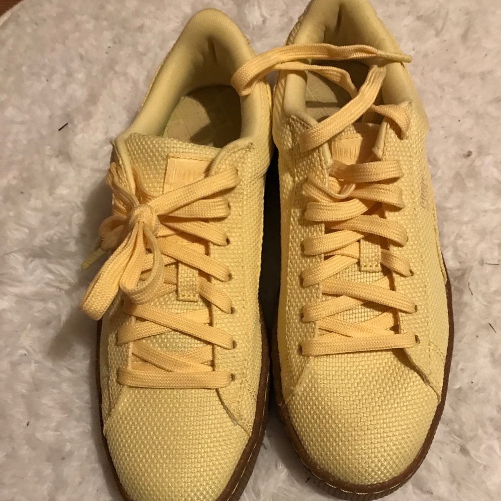 Pumas (BRAND NEW) size 7 1/2 color is yellow - Picture 1 of 3